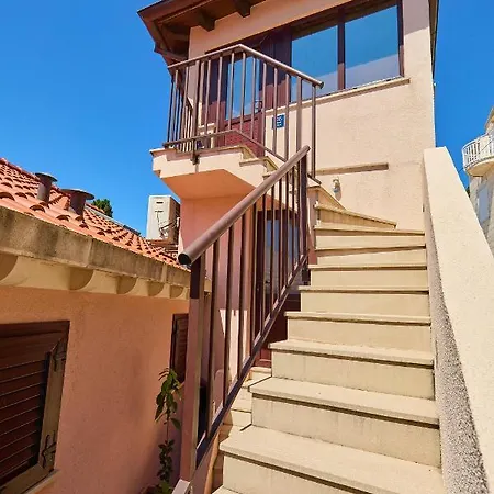 Sunny Tower Sea & Old Town View Apartment *