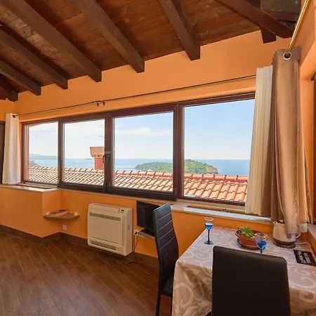 Sunny Tower Sea & Old Town View Apartment *